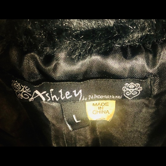 Black faux fur cropped vest. Size L. - Picture 6 of 7